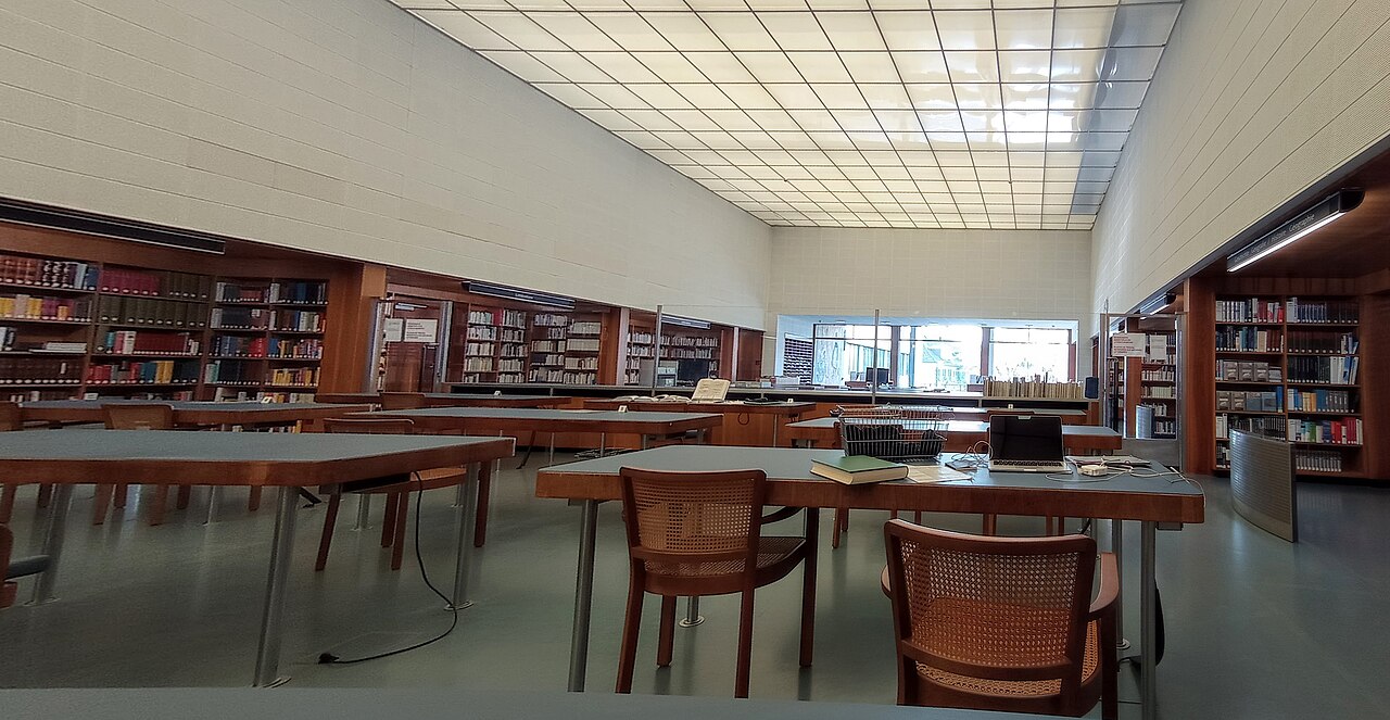 Swiss_National_Library_Lesesaal_links